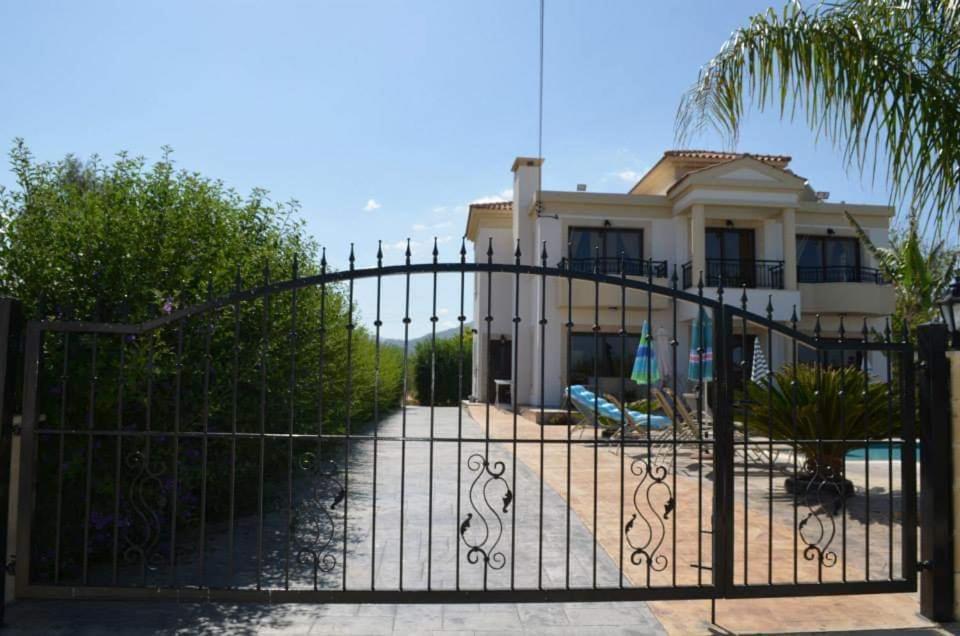 Dora' S Villa Аргака Экстерьер фото